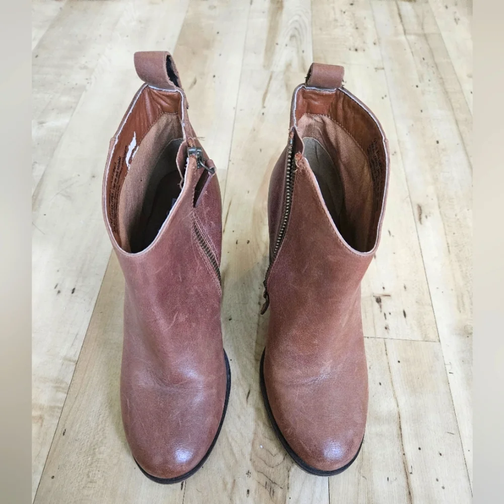 BP Lance Brown Leather Bootie 6 1/2 M